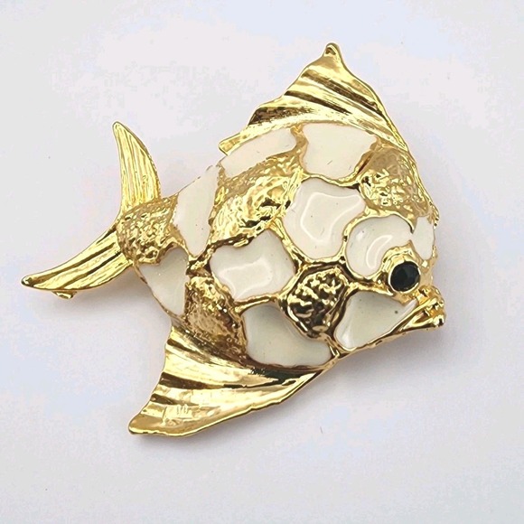 The Unbranded Brand Jewelry - Vintage Angel Fish Gold Tone Cream Embossed Enamel Reef Tropical Vacation Brooch
